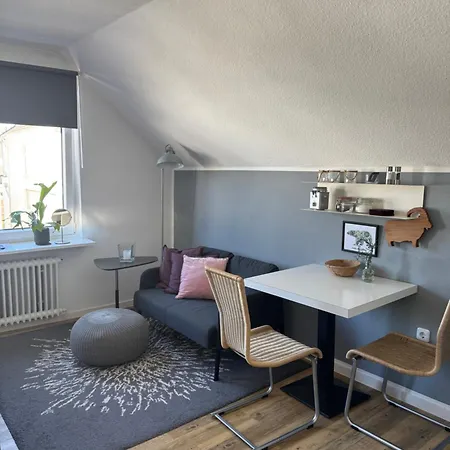 Cozy, Centrally Located *