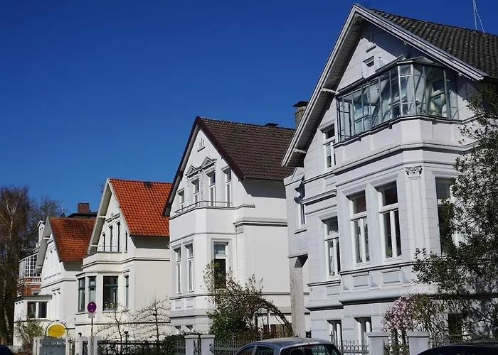 Apartment Cozy, Centrally Located *